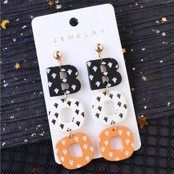 BOO 👻 HALLOWEEN DANGLE EARRINGS with ghosts costume jewelry NWT - Picture 1 of 1